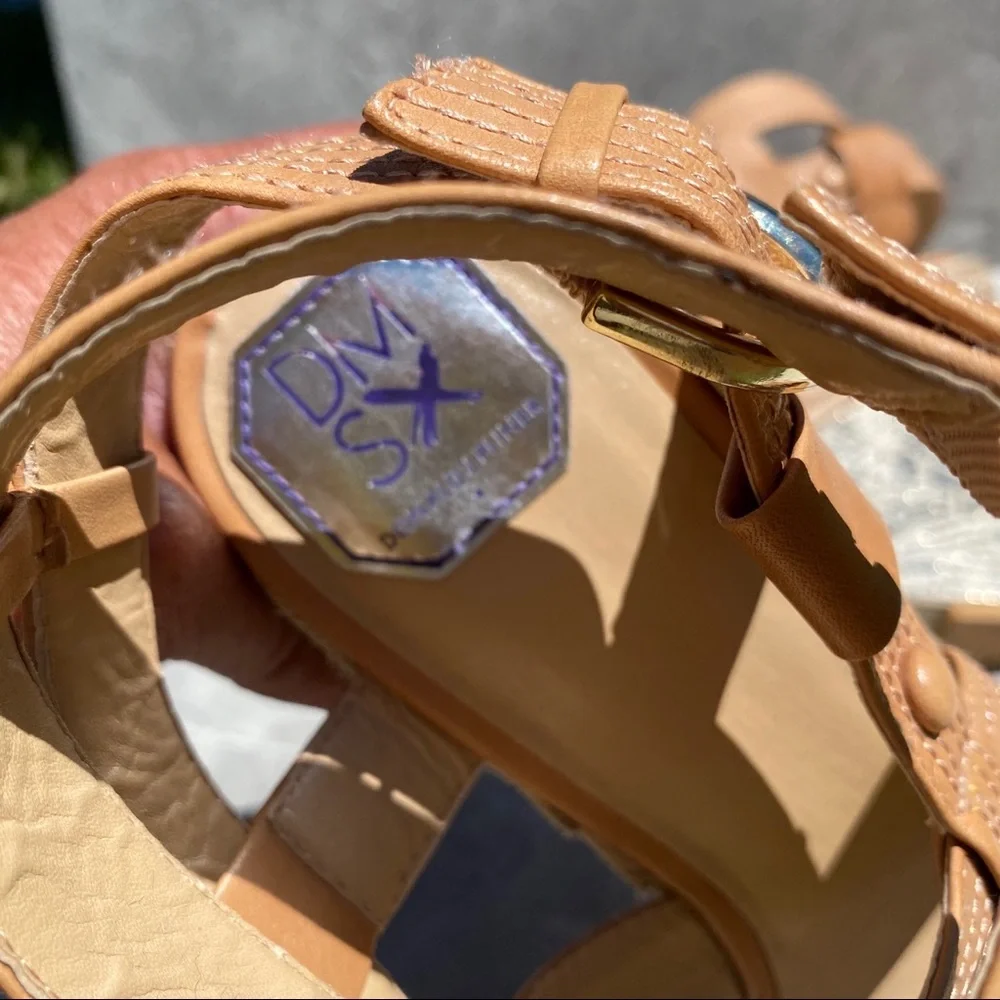 Donald J Pliner DMSX Tan Espadrille Strap Wedges 8 -